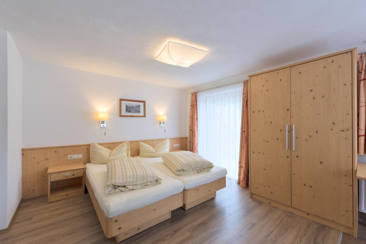 Haus Rosmarie Apartamento Sankt Anton am Arlberg Exterior foto